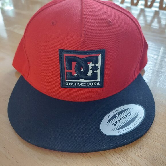 DC Shoe Co Classic adjustable Snapback Red and Black Baseball Cap - Picture 1 of 9